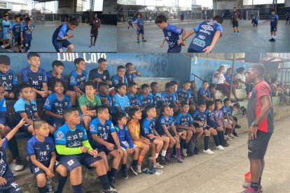 Carlos Ante y una oración ante del entrenamiento.
