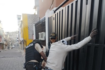 El individuo fue atrapado por agentes de la Policía Nacional tras ser localizado por la víctima.