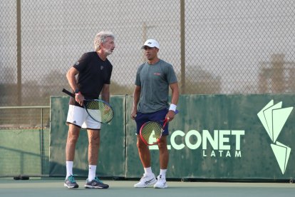 El capitán Raúl Viver en el entrenamiento de la Tricolor con Gonzalo Escobar.