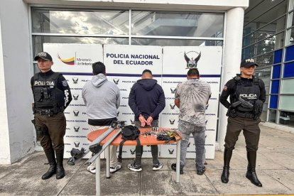 Los sospechosos fueron llevados a una unidad policial tras su aprehensión.