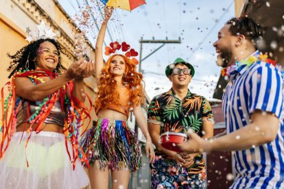 En la actualidad, se celebra con desfiles, comparsas y actividades culturales.