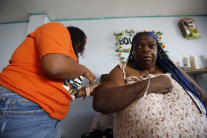 Lolita sufre varias enfermedades por lo que sus sobrinas son quienes la cuidan.