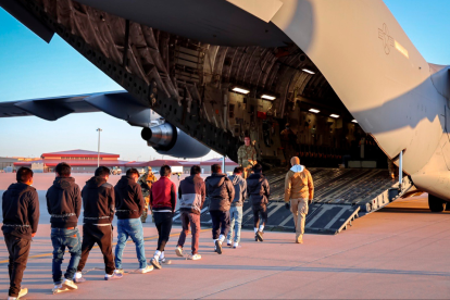 Los vuelos de migrantes deportados se han dado desde hace varios años. Desde que asumió Trump tienen drásticas medidas.