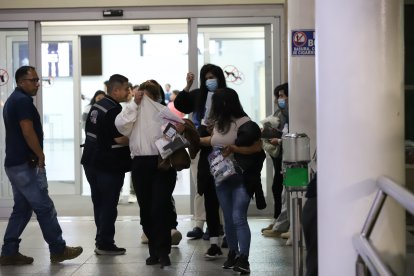 Un grupo de 80 migrantes deportados de Estados Unidos llegaron hasta el aeropuerto José Joaquín de Olmedo, en Guayaquil.