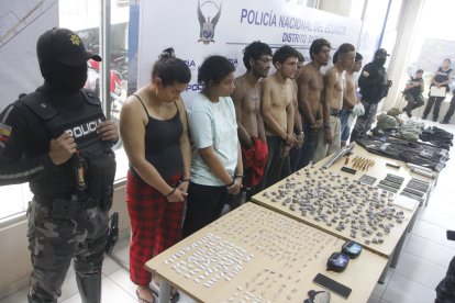 En el procedimiento policial hubo 10 detenidos y se recabó varias evidencias.