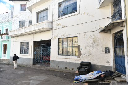 Una mujer perdió la vida en 2023 luego de un mal procedimiento médico en La Tola, Quito.