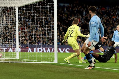 Joel Ordoñez  del equipo Brujas sigue con vida en la Champions.