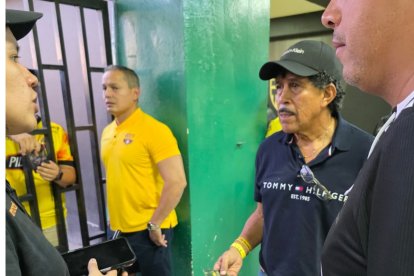 Galo 'Mafalda' Vásquez cuando se identificaba ante el personal de seguridad del Monumental.