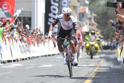 El ciclista nacido en Sucumbíos, de 27 años, batalló hasta el final para ganar el título nacional de ruta, ante el acoso de Alexander Cepeda y Mateo Ramírez.
