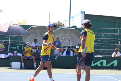 Andrés Andrade (i), junto a Diego Hildalgo, fueron la pareja de dobles que resultó ganadora en Salinas.