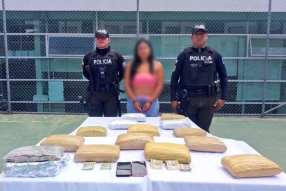 La mujer fue entregada a las autoridades competentes.