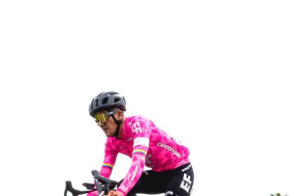 Richard Carapaz entrenó en el país de cara a las competencias en Europa.