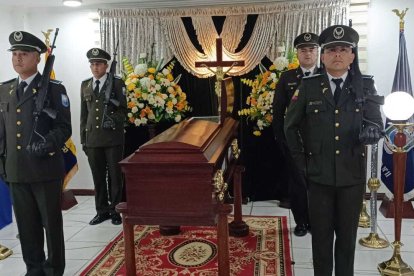 El cuerpo del cabo segundo Jhon Paúl Castro Cabrera fue trasladado la noche del lunes a Loja.
