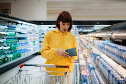 Si se percibe el sueldo mínimo como único ingreso, es vital quitar gastos innecesarios en el mes.