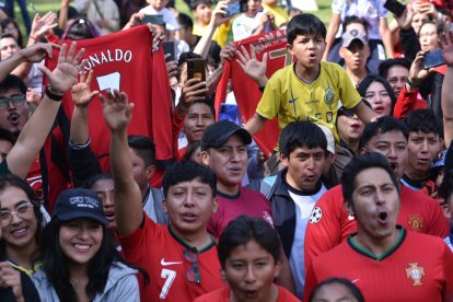 Los seguidores de Cristiano Ronaldo se dieron cita en el parque La Carolina.