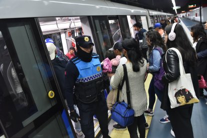 La mayoría de usuarios no saben por qué los trenes disminuyen la velocidad desde El Recreo a La Magdalena y viceversa.