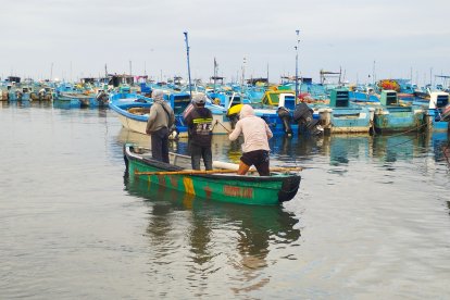 Muchos pescadores continúan con su oficio, arriesgándose a ser víctimas del crimen