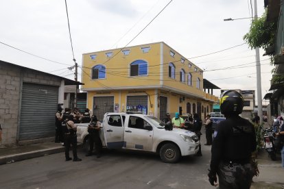 Tres personas resultaron baleadas en un Durán.