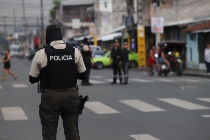 La Policía llegó al sitio del crimen para tomar procedimiento.