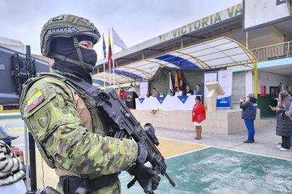 Las Fuerzas Armadas custodian los recintos electorales.