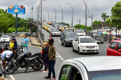 Aunque hay tráfico en la Av. de las Américas, los comicios continúan con normalidad.