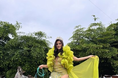 Este es el vestido, inspirado en Manabí, con el que Elba González asistió a votar.