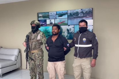 El ciudadano fue detenido por agentes de la Policía Nacional y de las Fuerzas Armadas.