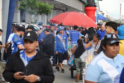 Los hinchas llegaron en gran número desde temprano al estadio George Capwell, sede de la Explosión Azul 2025.