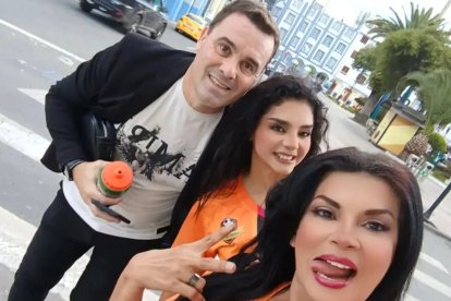 Los tres son amigos de hace muchos años.