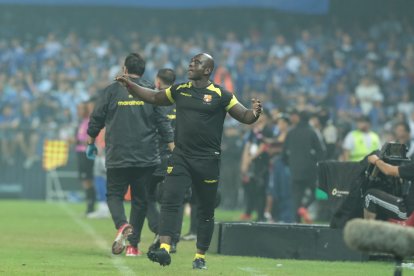 Segundo Alejandro Castillo tiene un rompecabezas para armar el equipo.