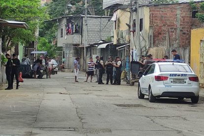 En el exterior de un taller de pintura para carros asesinaron a Erwin Oswaldo Calderón León.