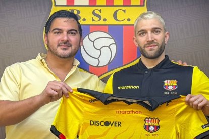 Antonio Álvarez presidente de Barcelona SC e Ignacio de Arruabarrena nuevo arquero del ídolo.