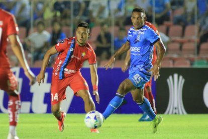 El Nacional recibe a Blooming en el estadio Olímpico Atahualpa.