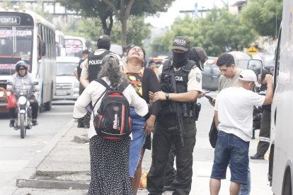Varias personas llegaron al sitio y protagonizaron escenas de llanto y dolor.