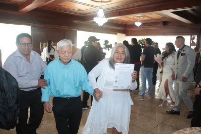 María Juana Ávila y Octavio Álvarez luego de ser nombrados esposos.