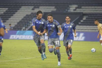 Emelec inicia la LigaPro 2025 con el choque ante Universidad Católica.