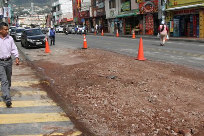 El hundimiento más grande fue intervenido. Se prevé que hasta la próxima semana se vuelva a asfaltar.