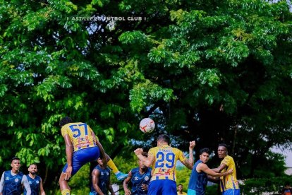 El equipo de segunda categoría de Astillero FC cuando enfrentó a Guayaquil City.