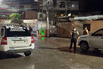 Los afectados estaban dentro de una vivienda cuando llegaron sicarios a matarlos, en Manta.