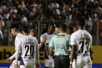 Los albos quieren empezar el torneo con una victoria.