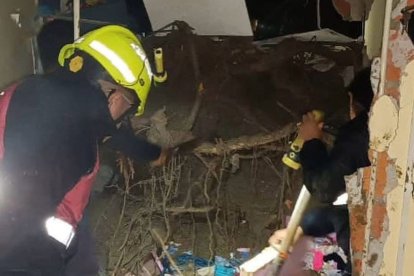 Equipos de rescate trabajaron intensamente para recuperar los cuerpos.