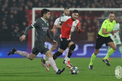 Feyenord aseguró la ventaja por la mínima diferencia (1-0) ante Milan en los Playoffs de la Chamkpions League