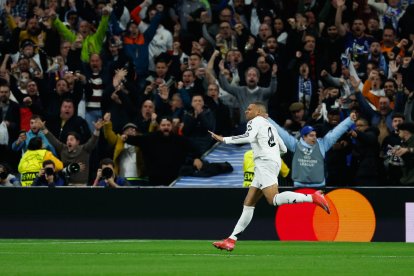 Kylian Mbappé celebra uno de sus goles ante el City este 19 de febrero.