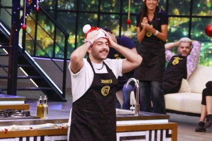 Johnta fue eliminado de las cocinas de MasterChef