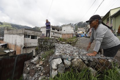 En La Chorrera existe el peligro de que un muro ceda ante las lluvias.