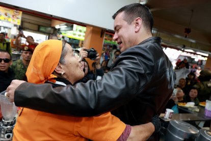 Daniel Noboa visitó mercado de Quito.