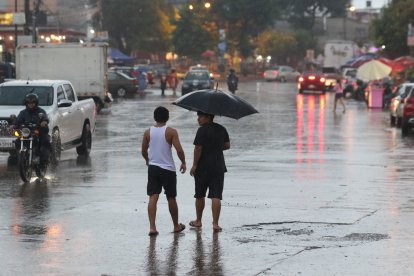 Varios sectores de Guayaquil se vieron afectados por la intensa lluvia.