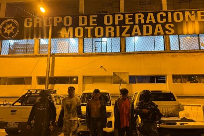 Estos tres sujetos supuestamente tenían retenido a un taxista que manejaba una furgoneta en el norte de la capital.