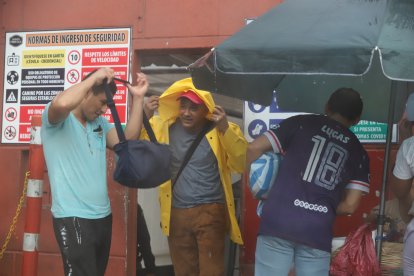 Los últimos días se han presentado fuertes lluvias en Guayaquil. Varios sectores han quedado inundados.