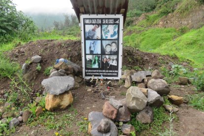Una construcción que se quedó en lozas, hoy es un gallinero.